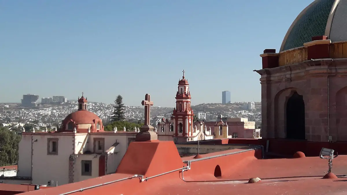 2. Vista de la torre de la parroquia de Santiago desde la Congregación.2021 (1)